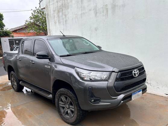 TOYOTA HILUX 2.8 D-4D TURBO DIESEL CD SR 4X4 AUTOMÁTICO TOYOTA HILUX 2.8 D-4D TURBO DIESEL CD SR 4X4 AUTOMÁTICO